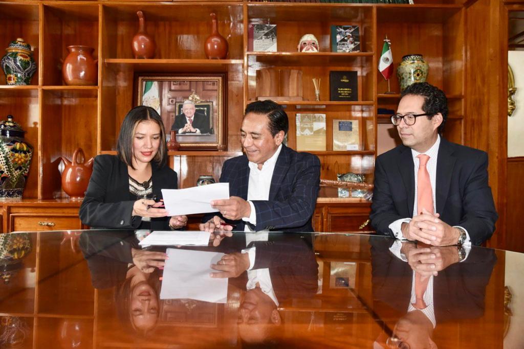 Firma alcalde de Tlaxcala convenio con FONACOT en beneficio de empleados municipales